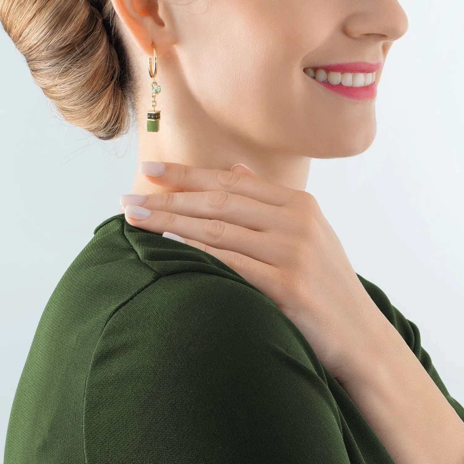 ohrringe_creolen_geocube__2-5.webp COEUR DE LION Ohrringe Creolen Geocube® Festliche Schicht Gold-Grün- Creolen
