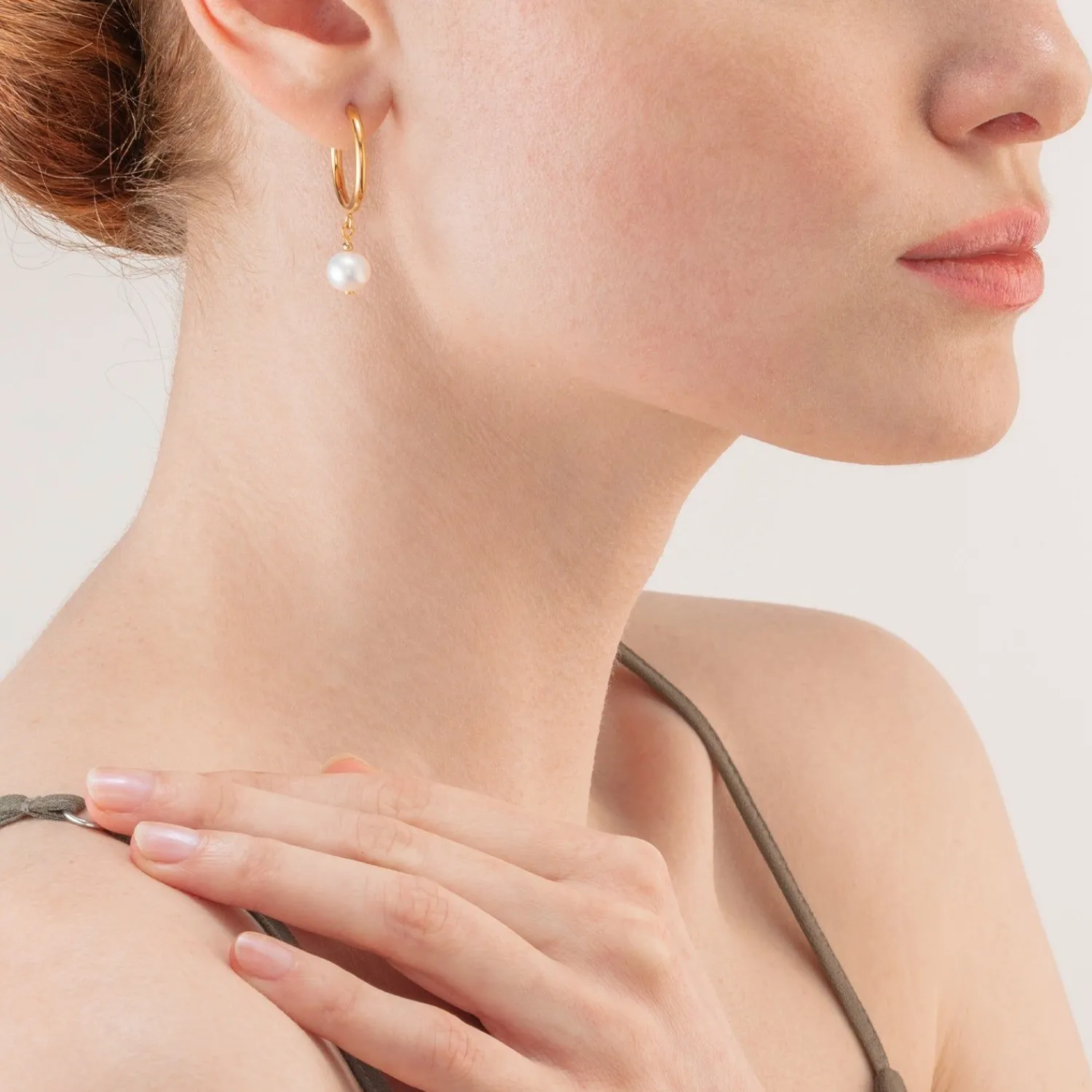 ohrringe_creolen_mit_swas_2-1.webp COEUR DE LION Ohrringe Creolen mit Süßwasserperlen und klobiger Kette Navette Multiwear Weißgold- Creolen